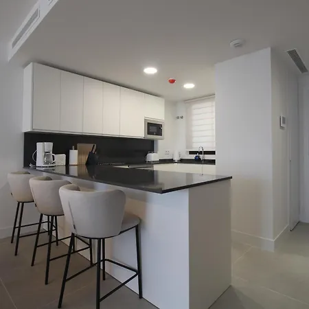 Happy Travel Daphne Higueron * Фуэнхирола