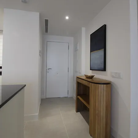 Happy Travel Daphne Higueron * Фуэнхирола