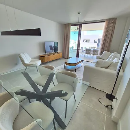 Happy Travel Daphne Higueron *