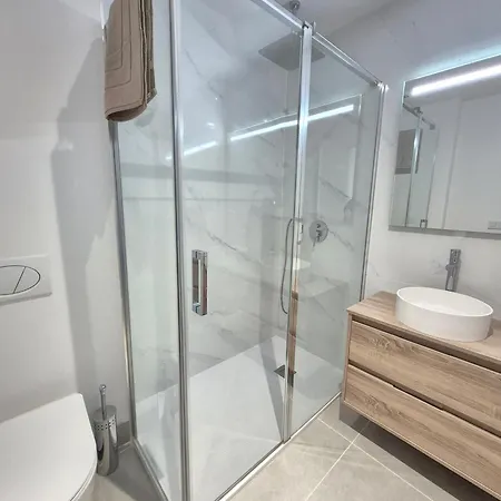 Happy Travel Daphne Higueron