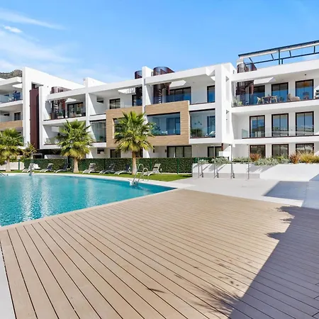 Happy Travel Daphne Higueron * Фуэнхирола