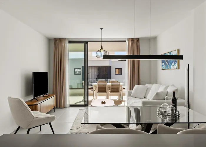 Happy Travel Daphne Higueron