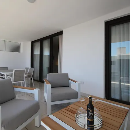 Happy Travel Daphne Higueron Apartment