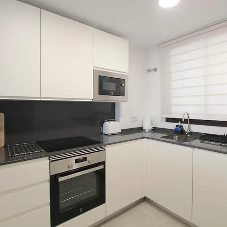 Happy Travel Daphne Higueron Fuengirola