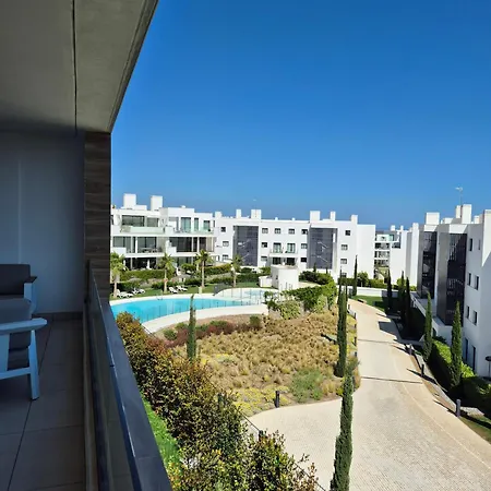 Happy Travel Daphne Higueron *