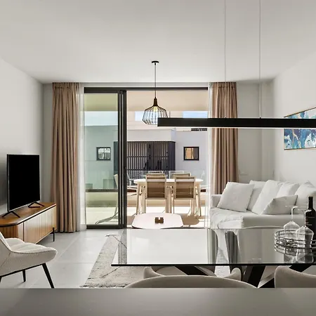 Happy Travel Daphne Higueron