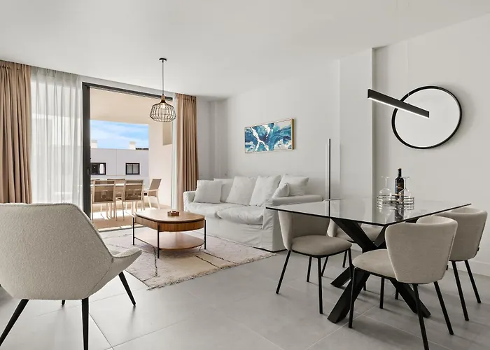 Happy Travel Daphne Higueron * Fuengirola