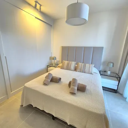 Happy Travel Daphne Higueron *