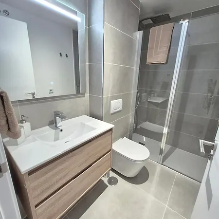 Happy Travel Daphne Higueron Fuengirola